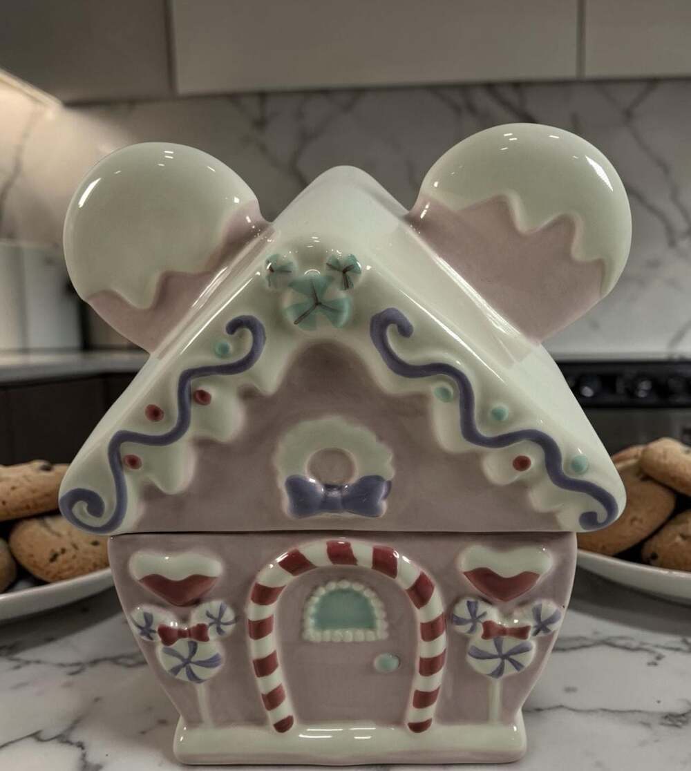 Disney Minnie Mouse Christmas Gingerbread Cookie Jar/Canister 2025 Holiday NEW